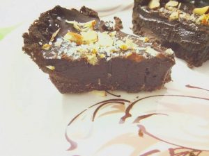 No Bake Egg less Chocolate Tart - Yummy chocolate tart, made up of two classic ingredients : Chocolate and oreos !