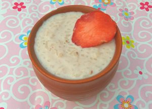 Strawberry kheer (Indian Rice Pudding) is an Indian fusion dessert recipe. Give the most loved kheer a unique flavour of fresh strawberries.