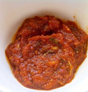 Homemade Pizza Sauce from scratch : This recipe makes the most delicious pizza sauce. Try this recipe and don't buy bottled pizza sauce for your next homemade pizza!