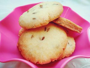 Jeera Biscuits (Cumin Cookies) - With a flavor of freshly roasted jeera (cumin), these cookies are delicious and very easy to make. Accompany these jeera biscuits with a cup of tea and have a perfect tea time!