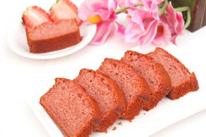 Eggless Strawberry Cake : An eggless strawberry cake with fresh strawberries. This cake is moist, soft and has an amazing taste of real strawberries!