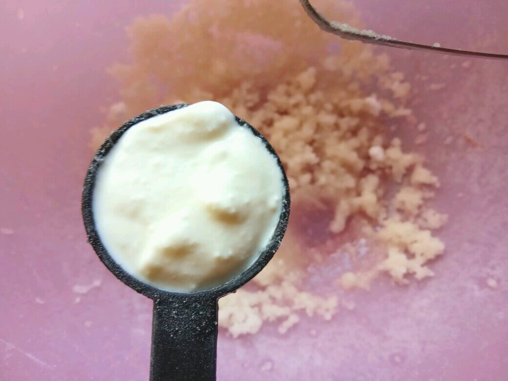 Eggless Banana Muffins With Yogurt: Bake these classic egg free banana muffins as soon as possible! They are soft, moist and full of flavors!!!