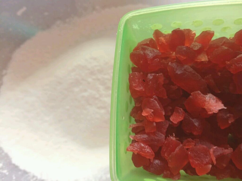 Eggless tutti frutti muffins : easy and basic eggless muffin recipe. #eggless #egglessbaking #egglessmuffins #egglessmuffinrecipe 