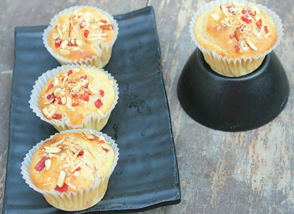 Eggless tutti frutti muffins : easy and basic eggless muffin recipe. #eggless #egglessbaking #egglessmuffins #egglessmuffinrecipe 