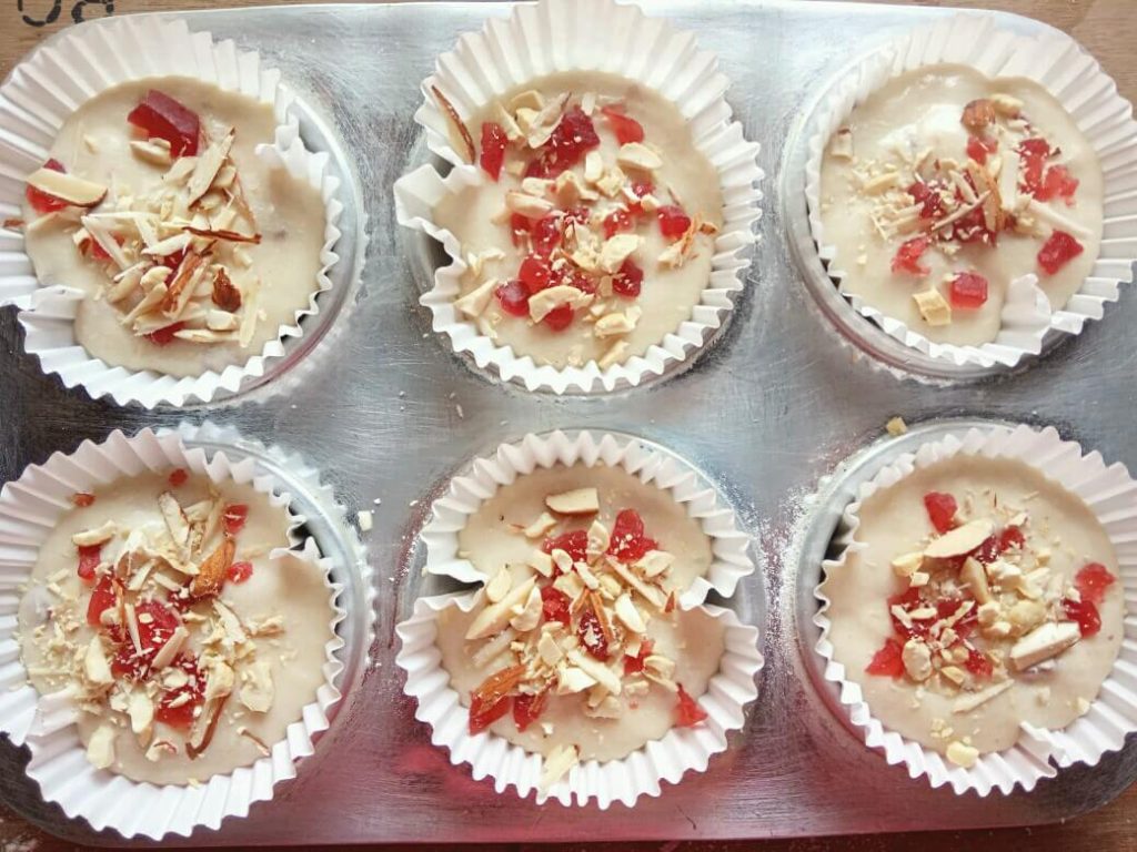 Eggless tutti frutti muffins : easy and basic eggless muffin recipe. #eggless #egglessbaking #egglessmuffins #egglessmuffinrecipe 